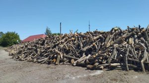 Розтратили 90 млн на закупівлі дров для ЗСУ, купували квартири і раритетні авто – викрито схему