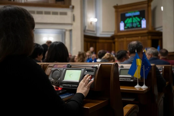 Рада проголосувала за продовження воєнного стану та мобілізації